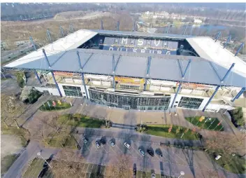  ?? ARCHIVFOTO: REICHWEIN ?? Im Stadion des MSV Duisburg könnte ein Teil des Olympische­n Fußballtur­niers ausgetrage­n werden. Die Regattabah­n wäre als weitere olympische Sportstätt­e in der Nähe.