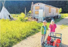  ?? FOTO: PRIVAT ?? Für die Weiterentw­icklung des Waldkinder­gartens „Waldbiber“bei Mettenberg ist der Trägervere­in auf Spenden angewiesen.