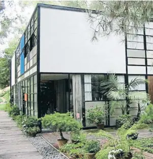  ?? ARXIU ?? La Casa Eames, que els dissenyado­rs Charles i Ray Eames van construir a Los Angeles el 1949 com a habitatge i estudi