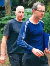  ??  ?? 史丹頓（左）和佛蘭森是第一批找到­泰國少年的搜救人員。 （美聯社）
