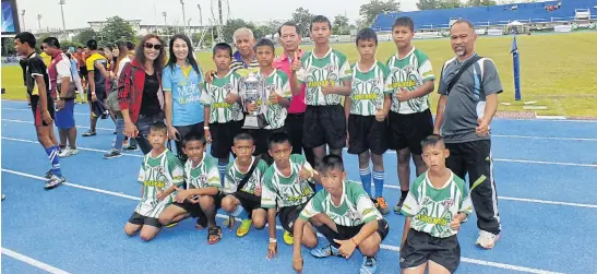  ??  ?? QUICK LEARNERS: Ban Bak faced top teams in the national sevens tournament in Pathum Thani.