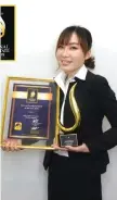  ??  ?? Emily Loo from Affluence Properties holds an award for State Residentia­l REN of the Year (Sarawak).