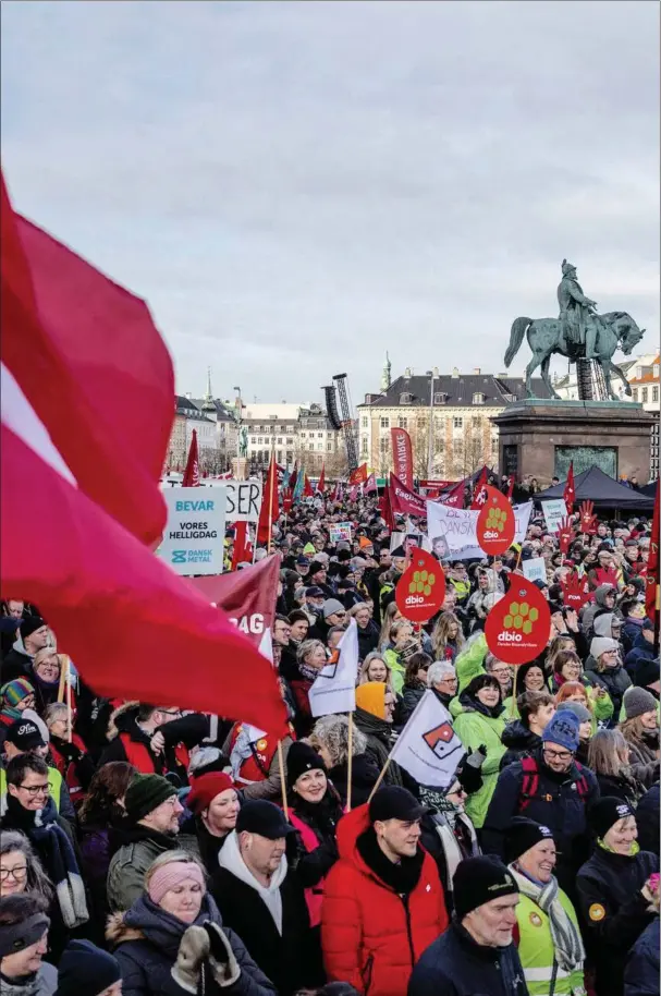  ?? ?? Demonstrat­ion foran Christians­borg mod afskaffels­en af store bededag. Den var arrangeret af fagforenin­gerne og fandt sted i februar sidste år. Arkivfoto: Mads Nissen/Ritzau Scanpix