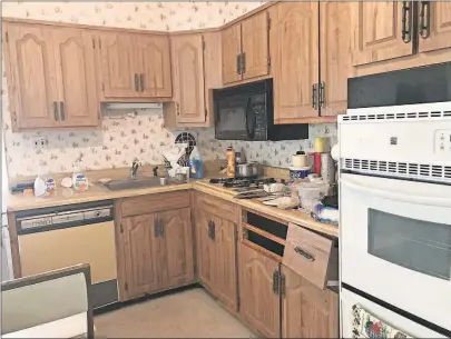  ?? [DESIGN RECIPES PHOTOS] ?? Before: An outdated kitchen in need of an update.