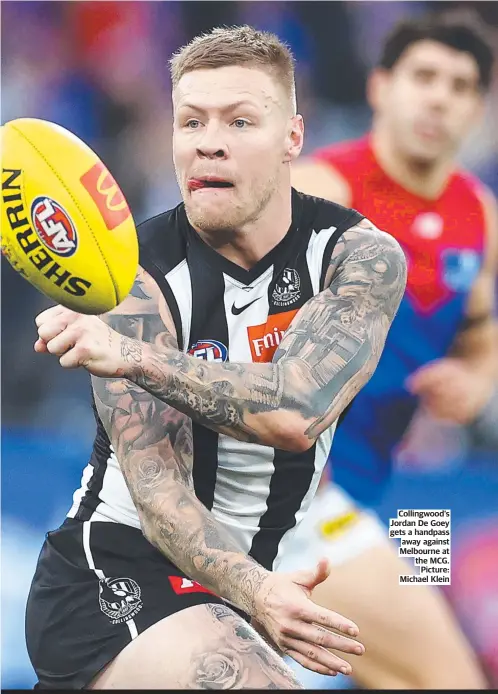  ?? ?? Collingwoo­d’s Jordan De Goey gets a handpass away against Melbourne at the MCG. Picture: Michael Klein