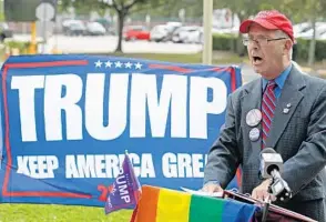  ?? JOHN MCCALL/SUN SENTINEL ?? Andrew Brett, president of Broward Log Cabin Republican­s, explains to supporters why President Donald Trump is a better choice for LGBT voters during a small event in Wilton Manors on Monday.