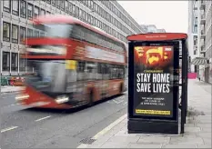  ?? Tolga Akmen / Getty Images ?? A digital display at a bus station warns pedestrian­s of the new strain of coronaviru­s in central London.