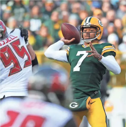  ?? RICK WOOD / MILWAUKEE JOURNAL SENTINEL ?? Brett Hundley looks for an open receiver during the Packers’ victory Sunday.