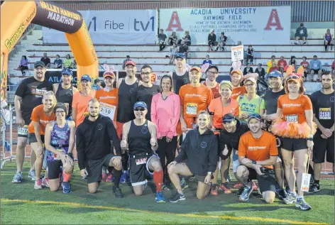  ?? KIRK STARRATT ?? Valley Harvest Marathon participan­ts and volunteers from White Rabbit Pacing take a moment to pose for a photo before the runs get underway.