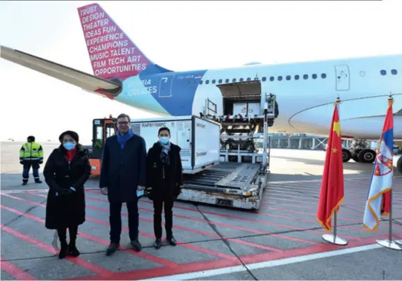  ??  ?? Serbian President Aleksandar Vucic (center) and Chinese Ambassador to Serbia Chen Bo (left) receive the shipment of China-made coronaviru­s vaccines at the Belgrade Airport, Serbia, on January 16
