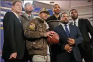  ?? ASSOCIATED PRESS FILE ?? Ice Cube and entertainm­ent exectuive Jeff Kwatinetz pose with former NBA players Kenyon Martin, Allen Iverson, Rashard Lewis and Roger Mason after a press conference announcing the launch of BIG3, a new 3-on-3 profession­al basketball league, in New York.
