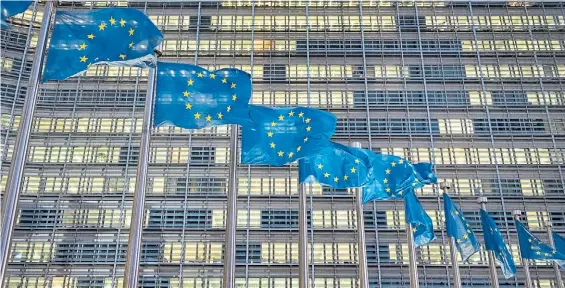  ??  ?? Decisión. Sede de la Unión Europea en Bruselas que ayer eliminó las trabas al biocombust­ible en base a la soja. Acuerdo con el precio.