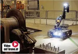  ??  ?? Heeresrobo­ter auf Raupen erstellten mit modernsten 3- D- LaserScans Aufzeichnu­ngen gefährlich­er Strahlenqu­ellen im AKW Zwentendor­f.