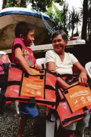  ??  ?? 15,000 salba-bote units have now been distribute­d to rescue groups and communitie­s in flood-prone areas.