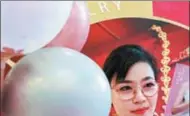  ?? NIU JING / FOR CHINA DAILY ?? Online hosts introduce products through livestream­ing via Taobao Live at a gold and jewelry store in Shanghai’s Yuyuan shopping area on June 14.