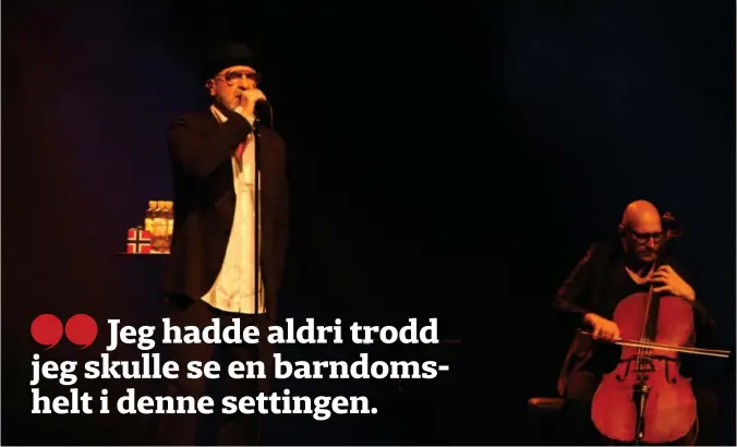  ?? FOTO: EIVIND KRISTENSEN ?? Lommelerka, på bordet til venstre, var med da Eric Cantona kom på scenen.