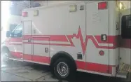  ??  ?? La ambulancia de medio uso que ayer martes el Cabildo de Motul aprobó comprar por $400,000, monto que se pagará en 90 días
