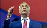  ?? ?? Nigel Farage hielt gerade eine Rede auf der Bühne, als die Brüsseler Polizei eingri   und die Veranstalt­ung abbrach.