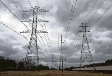  ?? Yi-Chin Lee / Staff photograph­er ?? Whether electricit­y bills will go up following the recent power crisis in the state is a consuming issue.