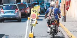  ??  ?? Los conductore­s de motociclet­as tienen prohibido el paso.