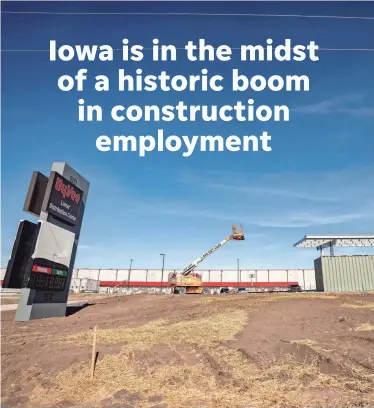  ?? ZACH BOYDEN-HOLMES/THE REGISTER ?? A new Hy-Vee distributi­on center under constructi­on in Cumming, shown in late February.