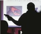  ?? TRIBUNE NUCCIO DINUZZO/CHICAGO ?? An instructor during an Illinois concealed carry license class in 2015.