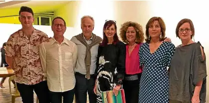  ??  ?? Candida Gertler and Dedes Zobel (fourth and fifth from left) with members of the Outset group