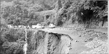  ??  ?? A 50m stretch of road on Dehradun-Mussoorie highway caved in on Monday evening due to incessant rainfall.
(Photo: Hindustani Times)