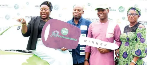  ?? PHOTO ADEWALE ADEJOLA WILLIAMS ?? Winner of brand new car in Glo Joy Unlimited Extravagan­za promo, Mrs. Kafayat Adewale( left); Globacom’s Regional Manager, Sales, Lagos, Abdulrazaq Ande; Chairman of Isolo LCDA, Olasoju Adebayo, and Zonal Coordinato­r, National Lottery Regulatory Commission, Lagos, Priscilla Onuzulu, at the prize presentati­on held by Globacom for winners in the promotion in Lagos… yesterday