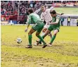  ?? FOTO: IMAGO ?? Holprige Angelegenh­eit: der Rasen beim Spiel gegen Fürth.