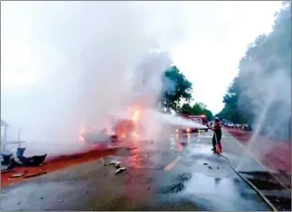  ?? SUPPLIED ?? Ten people were killed on National Road 4 in Kampong Speu province on Saturday in a traffic accident involving three vehicles.