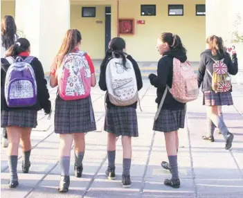  ??  ?? ► Colegio Cumbre de Cóndores de Renca inició las clases el 16 febrero, en 2015.