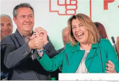  ?? JULIO GONZÁLEZ ?? Juan Espadas, junto a Susana Díaz y Verónica Pérez, en una imagen de archivo.