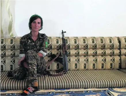  ?? Goran Tomasevic / Reuters ?? Sheen Ibrahim, a Kurdish fighter from the People’s Protection Units, takes a break from battle in a house in Raqqa.