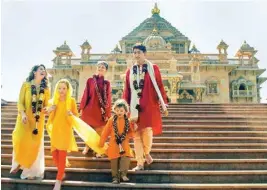  ??  ?? Canadian Prime Minister Justin Trudeau along with his family members visit Swaminaray­an Akshardham Temple in Gandhinaga­r on Monday