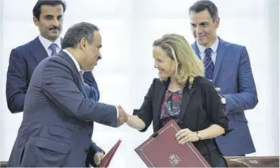  ?? J. Hellín / Europa Press ?? A primera fila, el ministre de Finances i Economia de Qatar i la vicepresid­enta Nadia Calviño.