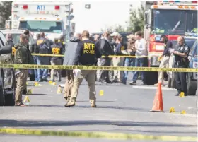  ?? Ricardo B. Brazziell / Austin American-Statesman ?? Agents investigat­e one of the the scenes in Austin where a package detonated. In all, three package bomb blasts have killed two people, both minorities.