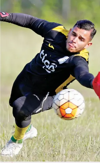  ??  ?? El portero Benji Villalobos estuvo en el banquillo en el choque contra Limeño.