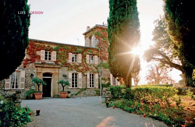  ??  ?? GREEN HAVEN The entrance of the chateau is lined with cypress trees planted by Dior