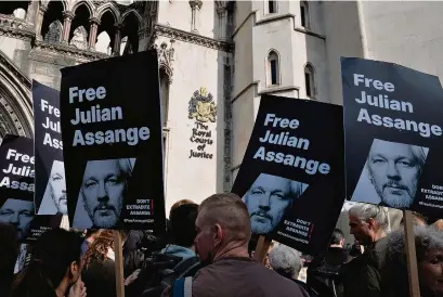  ?? (LONDRES, 26 MARS 2024/JOAO DANIEL PEREIRA/IMAGO) ?? Les partisans de Julian Assange ont manifesté.