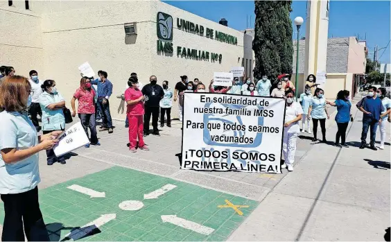  ?? RODRÍGUEZ ?? Personal de la Unidad de Medicina Familiar 9 participó en la protesta/iván