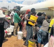  ??  ?? WATER ON WHEELS: Residents of Lenasia South, Johannesbu­rg, collect water from a tank