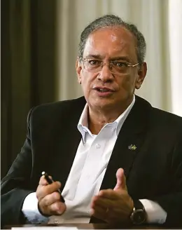  ?? Gelson Bampi/sistema Fiep ?? Carlos Valter Martins Pedro defende que é urgente a necessidad­e de se reduzir os altos custos que pesam sobre a indústria