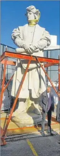  ?? FOTOS: GENTILEZA FEDIBA ?? Tres años después de ser removida de la Casa Rosada, se concreta el plan para instalar la estatua frente a Aeroparque.
