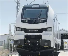  ?? ?? Locomotora en la planta de Stadler en Albuixech (Valencia).