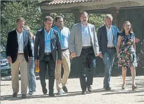  ?? SALVADOR SAS / EFE ?? Rajoy flanquejat per Feijóo i la presidenta del Congrés, Ana Pastor