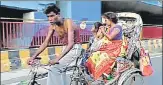  ?? HT ?? Rakhbir with his wife and two children on way to Bhabua district in Bihar on his cycle-rickshaw.