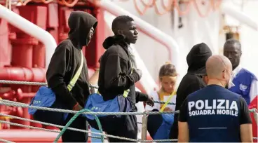  ?? FOTO: REUTERS ?? Bisher sind dieses Jahr rund 12.000 Menschen aus Nordafrika nach Malta und Italien geflüchtet, mehr als 1000 starben bei der Überfahrt.