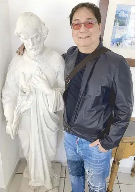  ??  ?? KAMING MGA PEPE! Ang Poet N’yo with Saint Joseph at the Hotel Santa Caterina, Amalfi Coast, Italy.