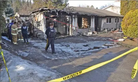  ?? RON SEYMOUR/The Daily Courier ?? One person was killed in a house fire on Springfiel­d Road in Kelowna Tuesday morning.